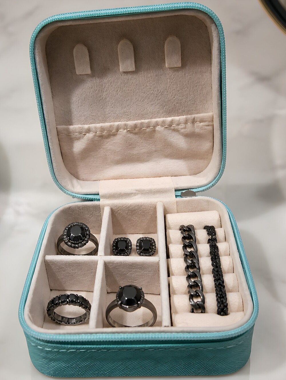 NWOT square mini travel jewelry box organizer featuring a zippered closure